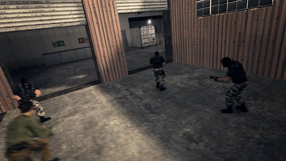 Equipo Terrorista armando la tactica de su ronda en un tiempo de espera